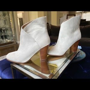 Joe’s New Women’s Suede Boots Size 10